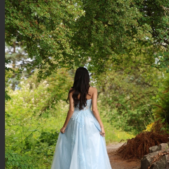 Dress - Picture 5 of 8